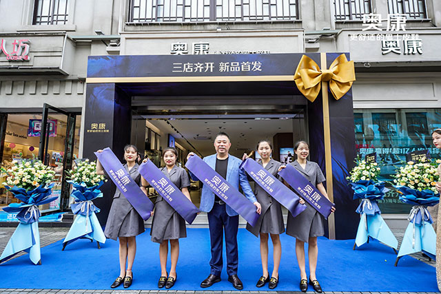 1628836623774029869.jpg 领导开业剪彩1.jpg.jpg