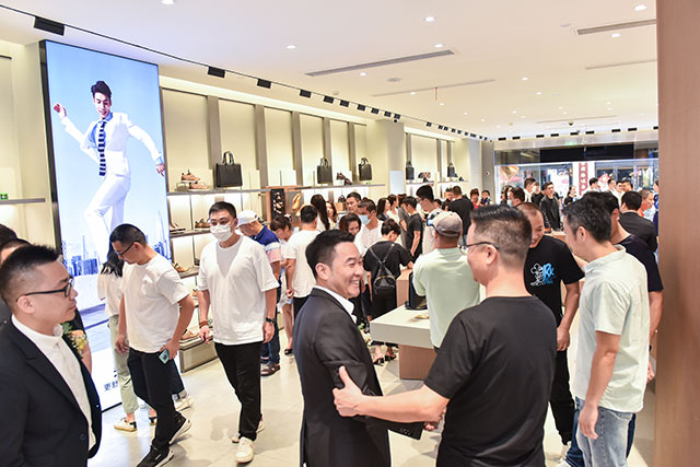 1628836831402025642.jpg 尊龙凯时新店火爆开业1.jpg